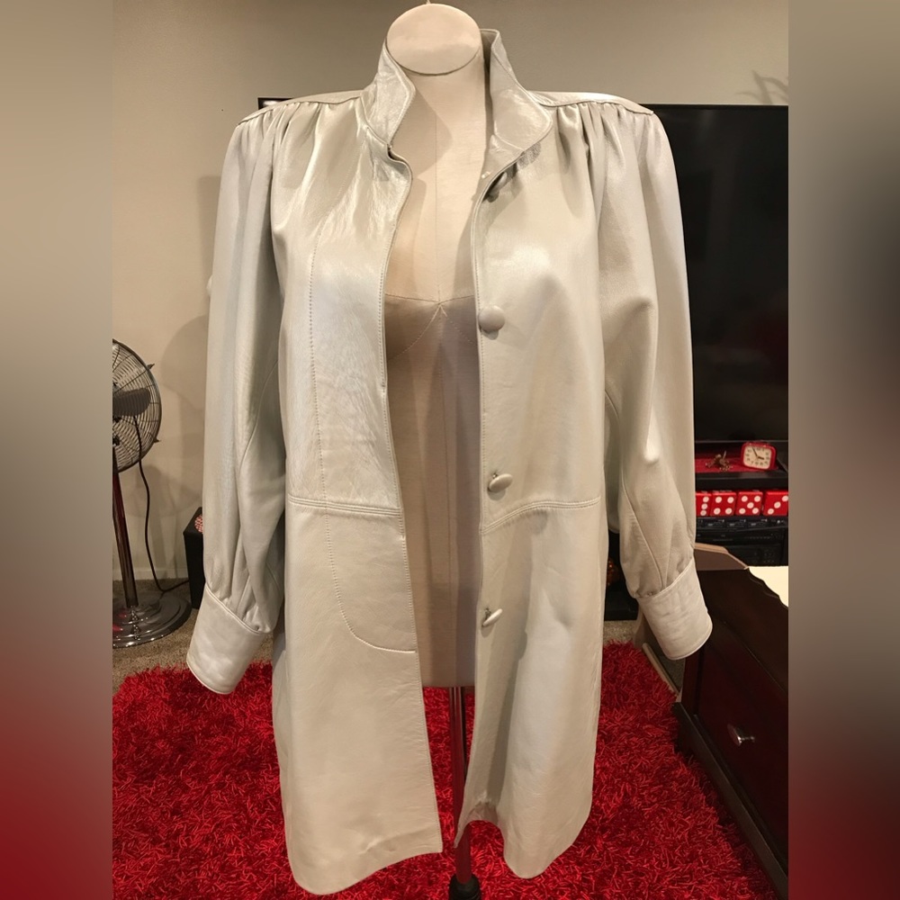 Vintage Pearly White Cream Genuine Leather Woman’s Coat CLASSY BEAUTIFUL EUC